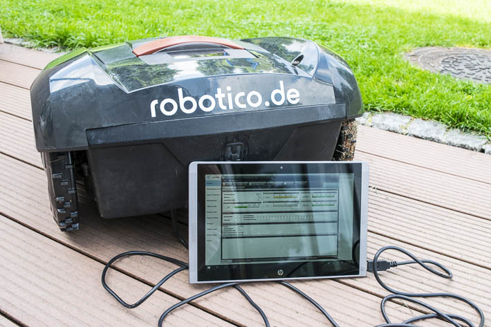 Vor Ort Service robotico mit Tablet